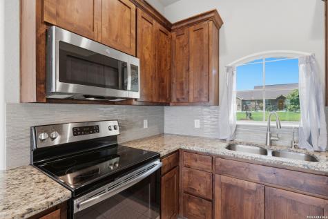 129 N 1st Street Floresville TX 78114