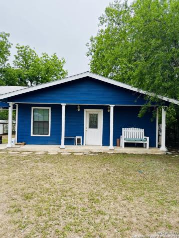 429 W Wingate Street La Pryor TX 78872