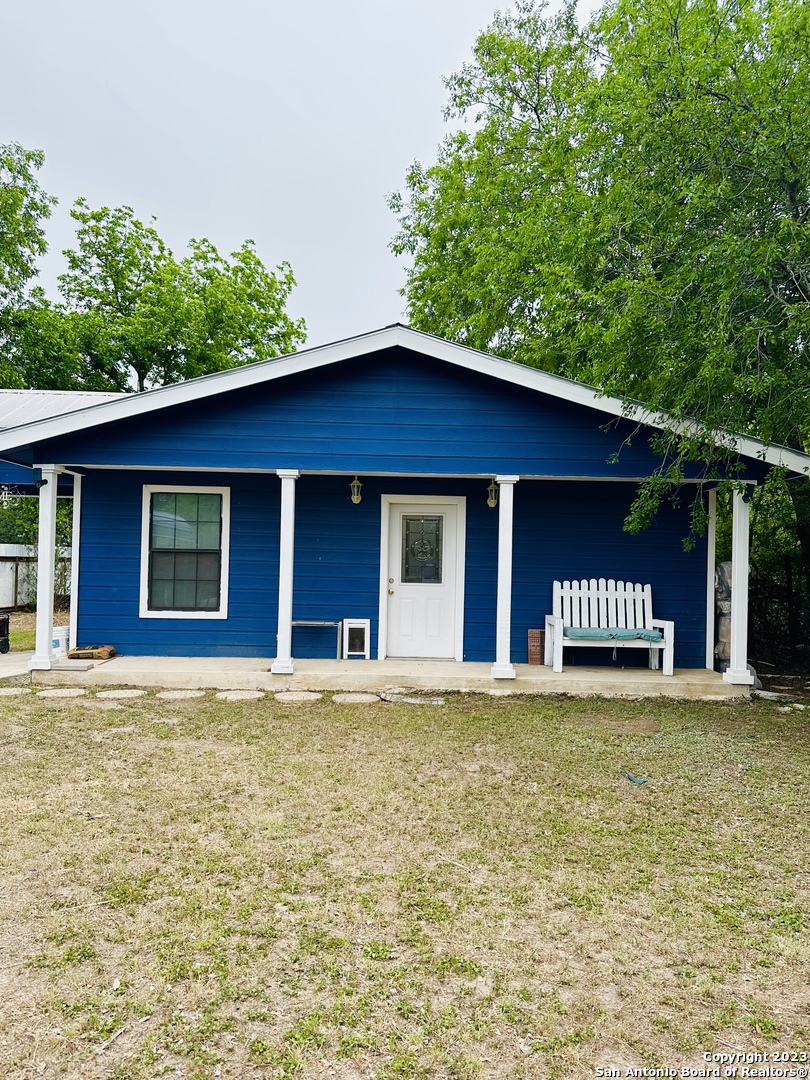 429 W Wingate Street La Pryor TX 78872