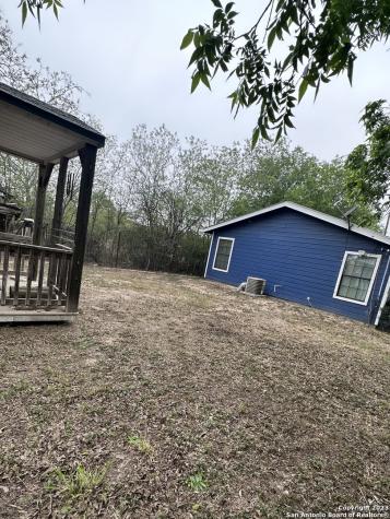 429 W Wingate Street La Pryor TX 78872