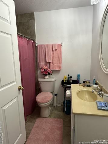 429 W Wingate Street La Pryor TX 78872