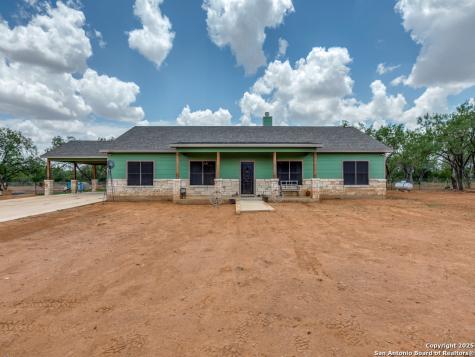 6451 Bluntzer Jourdanton TX 78026