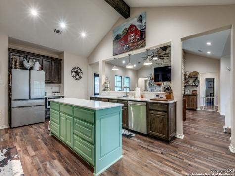 6451 Bluntzer Jourdanton TX 78026