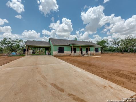 6451 Bluntzer Jourdanton TX 78026