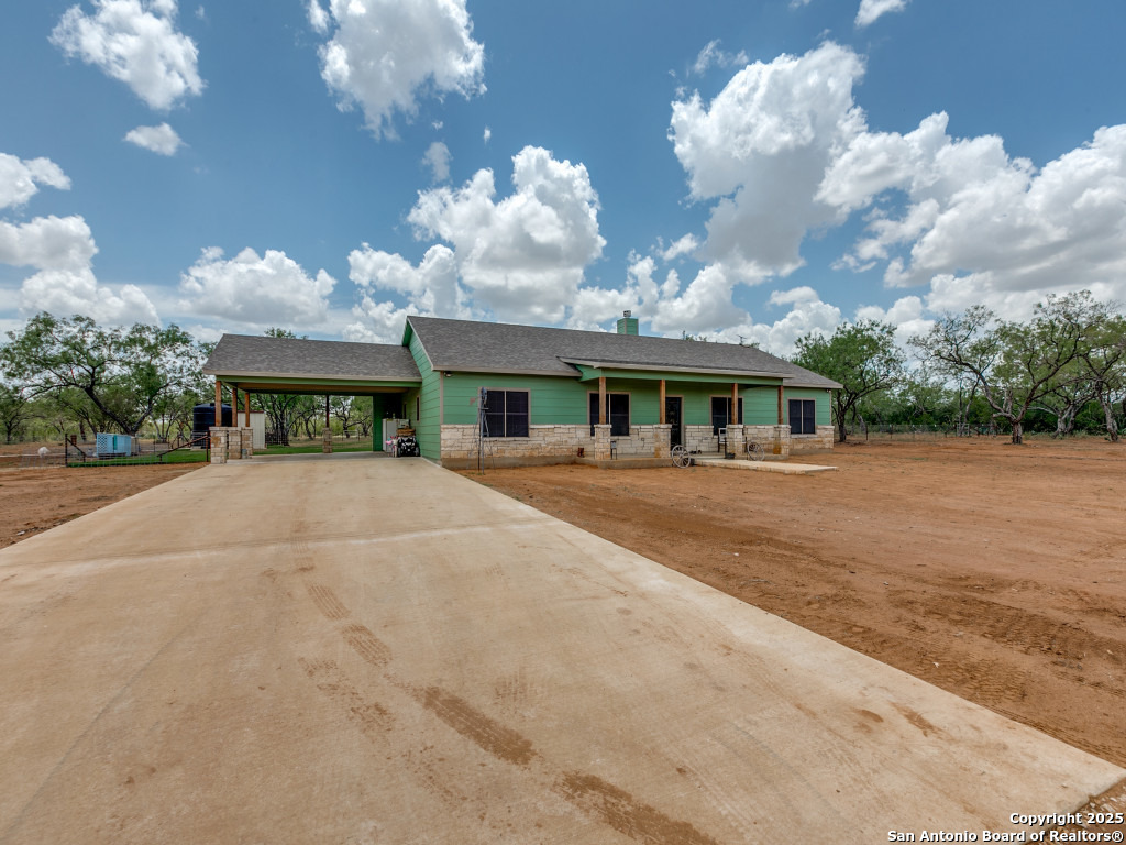 6451 Bluntzer Jourdanton TX 78026
