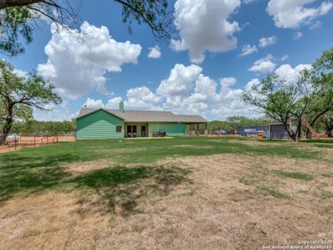 6451 Bluntzer Jourdanton TX 78026