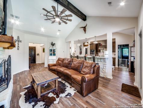 6451 Bluntzer Jourdanton TX 78026