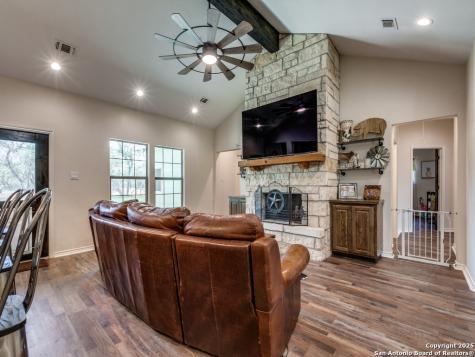 6451 Bluntzer Jourdanton TX 78026