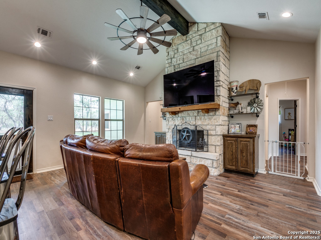 6451 Bluntzer Jourdanton TX 78026