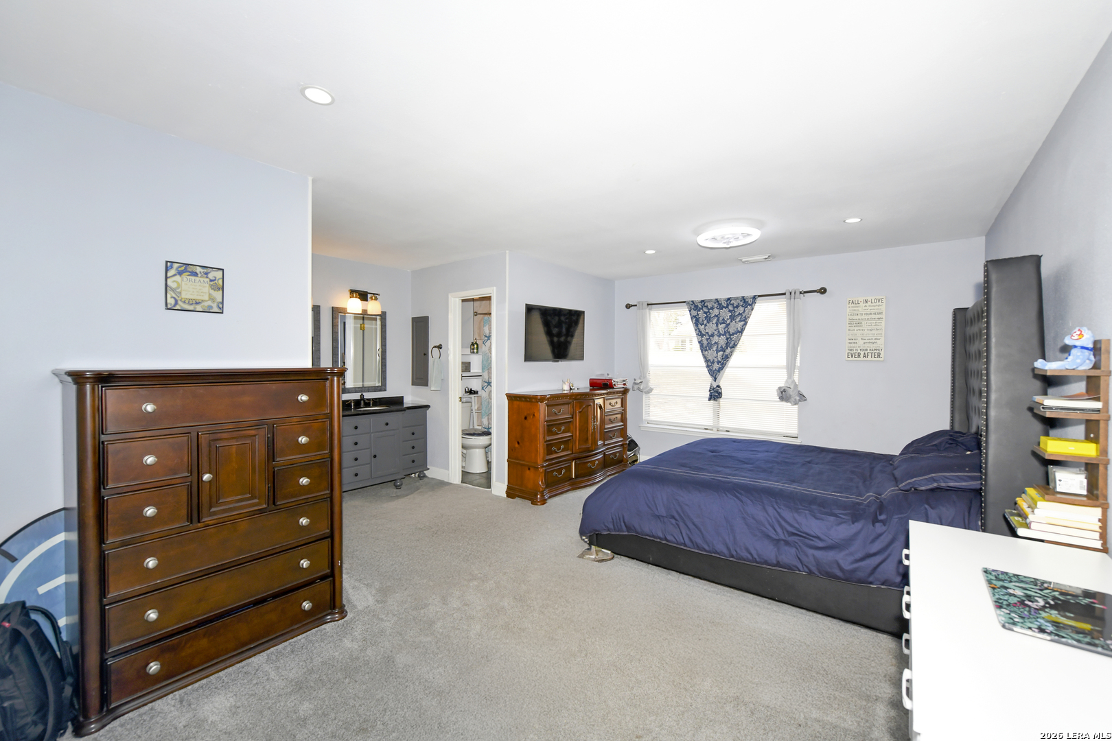 8702 Collingwood Universal City TX 78148