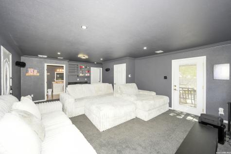 8702 Collingwood Universal City TX 78148