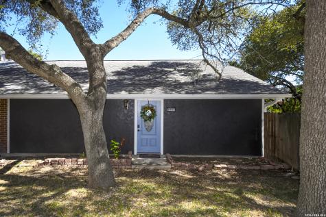 8702 Collingwood Universal City TX 78148