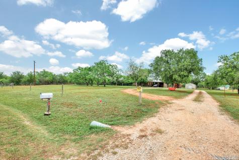 1305 Rawhide Road Seguin TX 78155