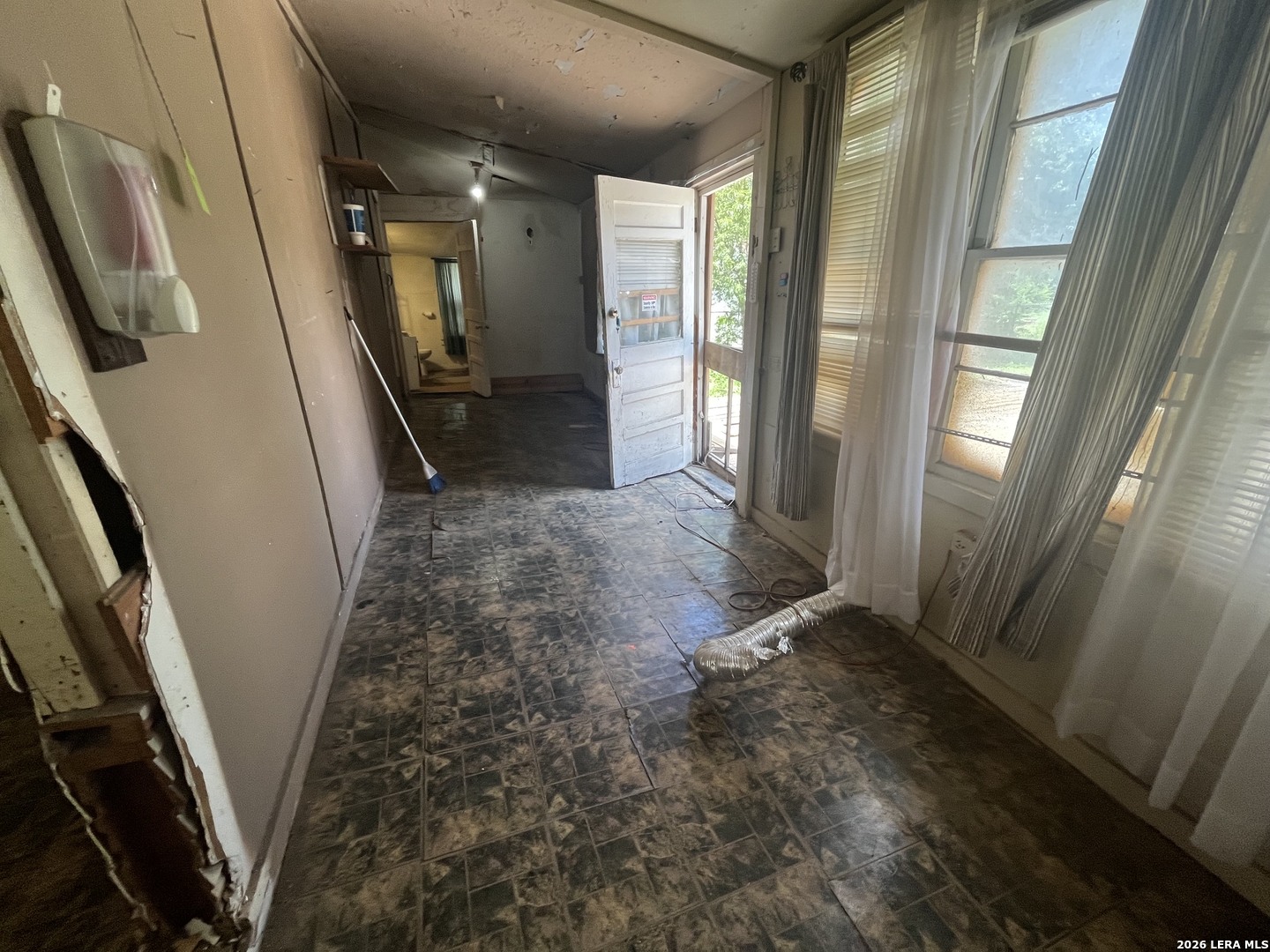 205 E White San Antonio TX 78214