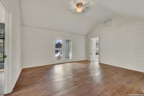 499 Lakeway Spring Branch TX 78070