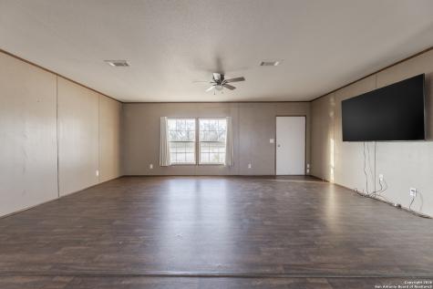 300 Private Road 2743 Moore TX 78057
