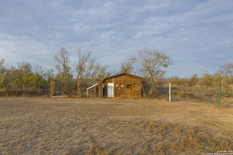 300 Private Road 2743 Moore TX 78057