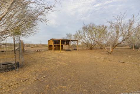 300 Private Road 2743 Moore TX 78057