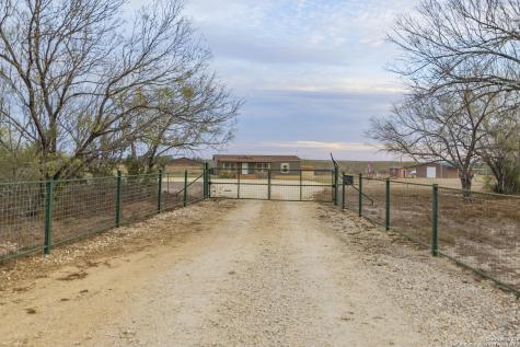 300 Private Road 2743 Moore TX 78057