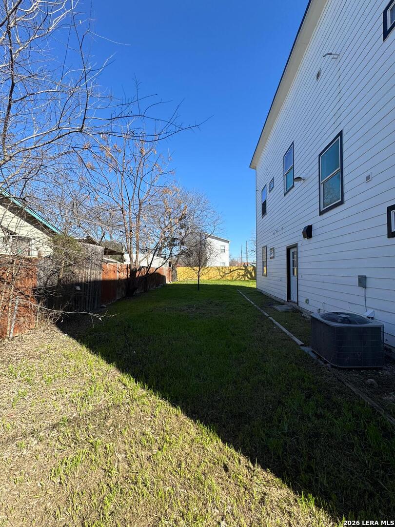 642 N San Gabriel San Antonio TX 78228