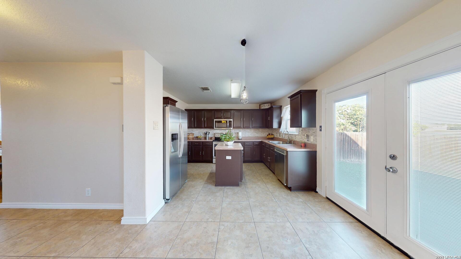 147 Woodstone Loop Cibolo TX 78108