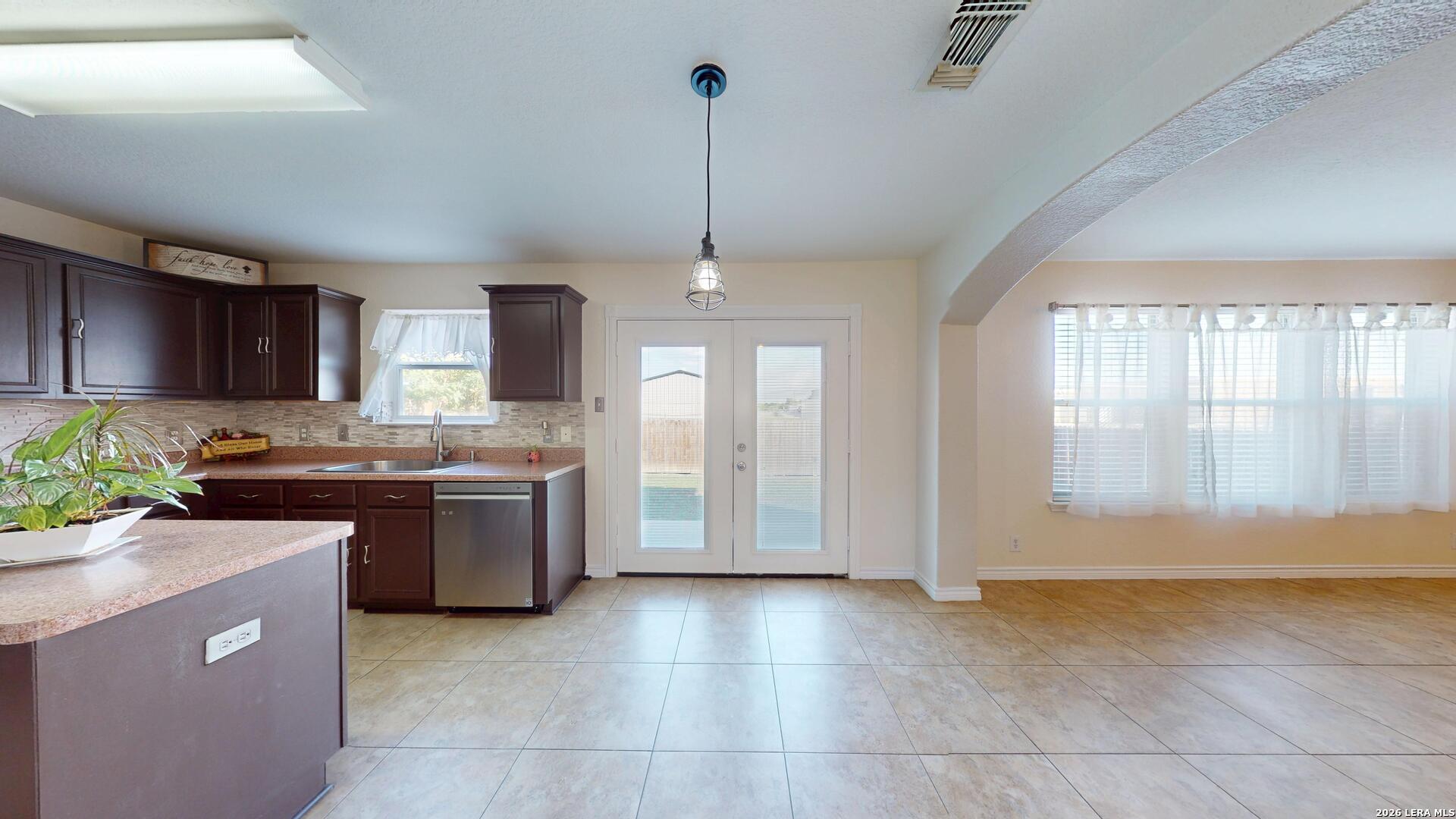 147 Woodstone Loop Cibolo TX 78108