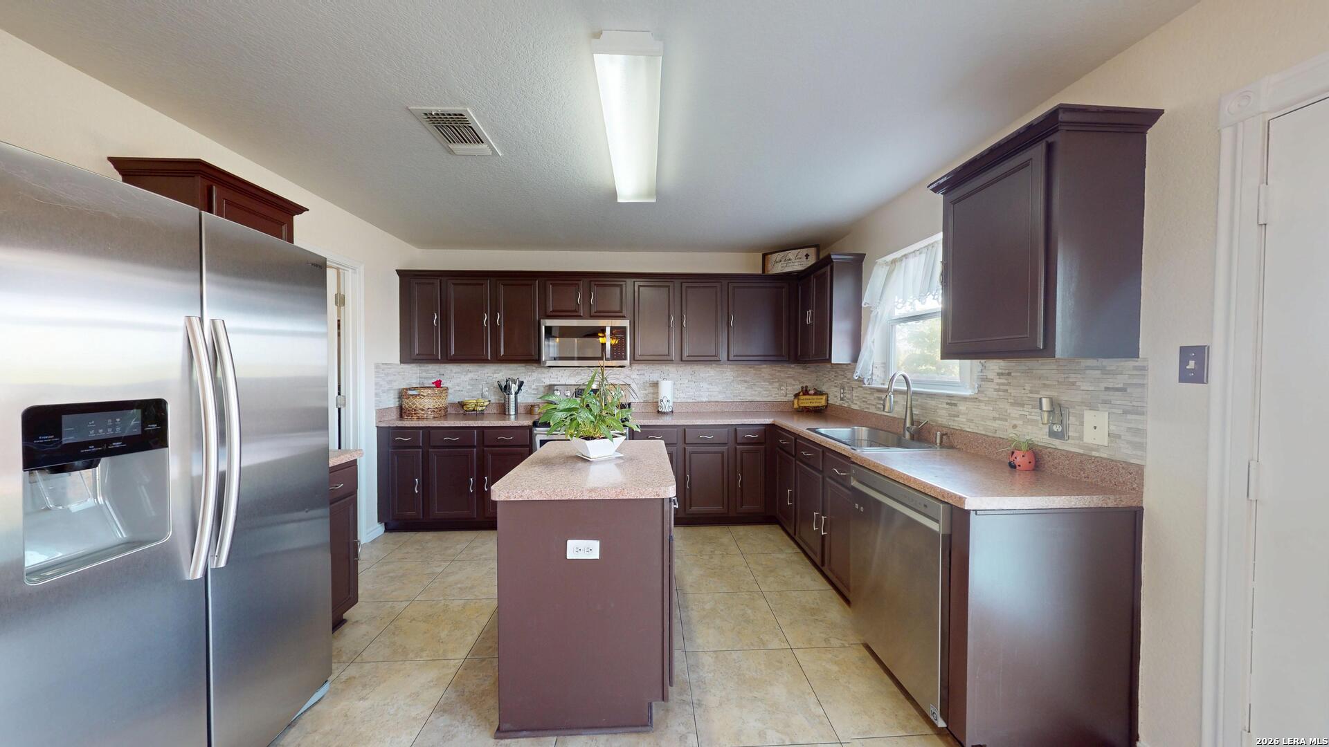 147 Woodstone Loop Cibolo TX 78108