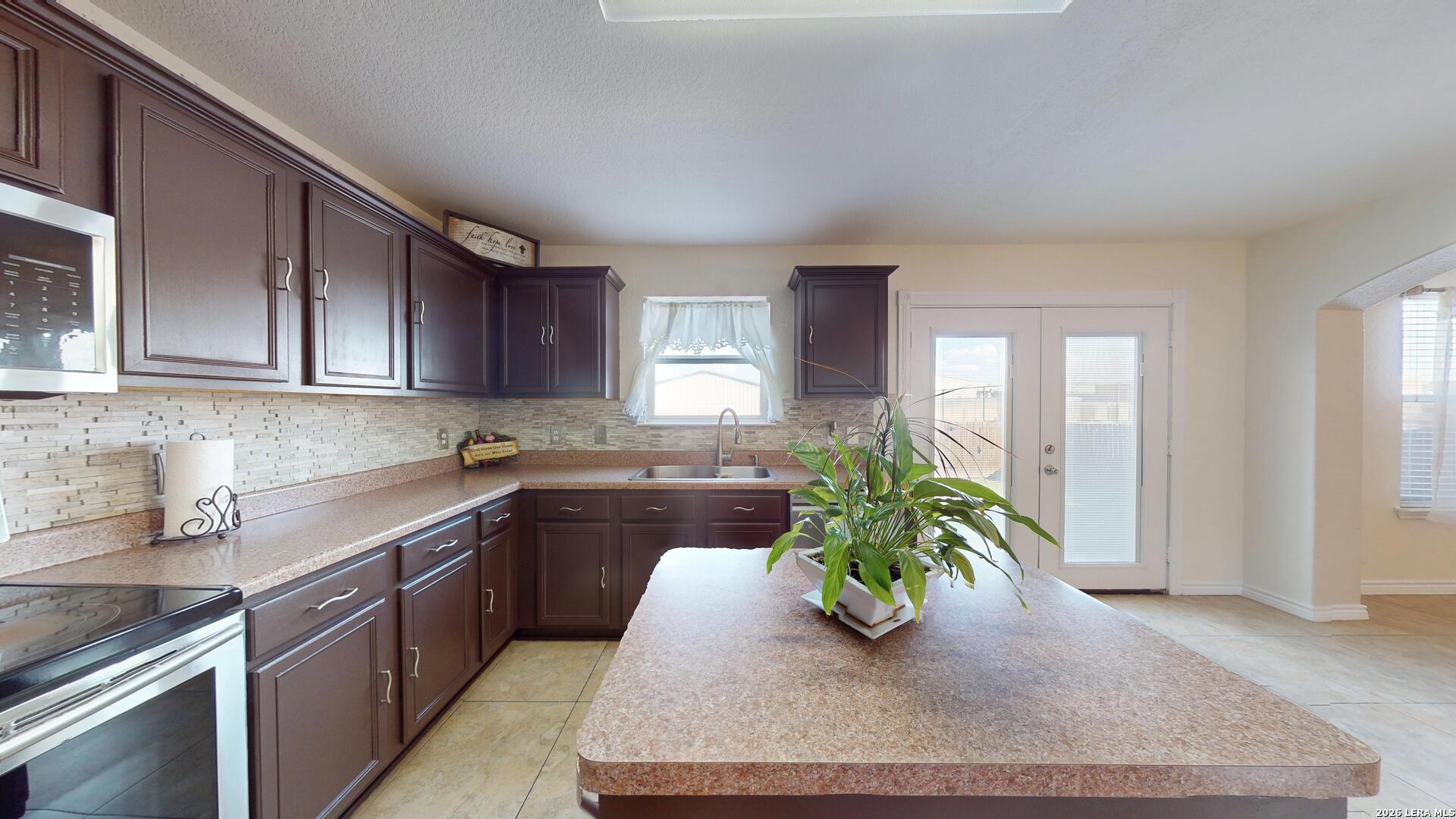 147 Woodstone Loop Cibolo TX 78108