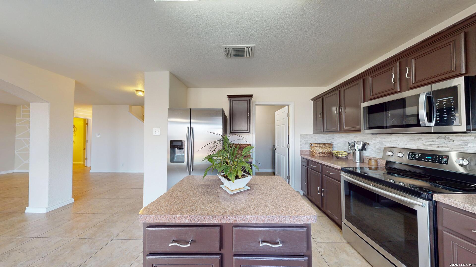 147 Woodstone Loop Cibolo TX 78108