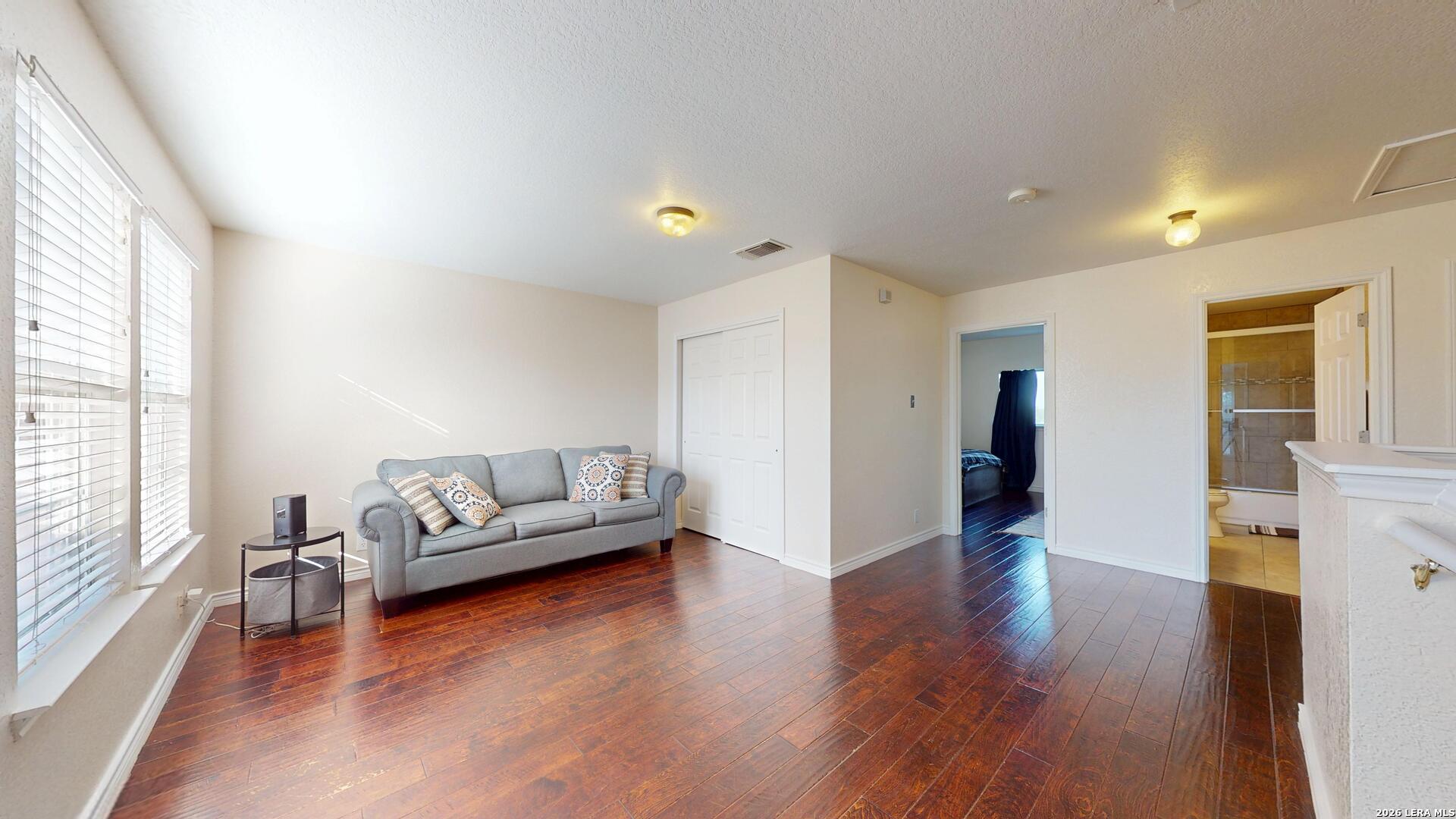 147 Woodstone Loop Cibolo TX 78108