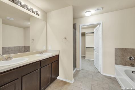 11514 Tiger Woods San Antonio TX 78221