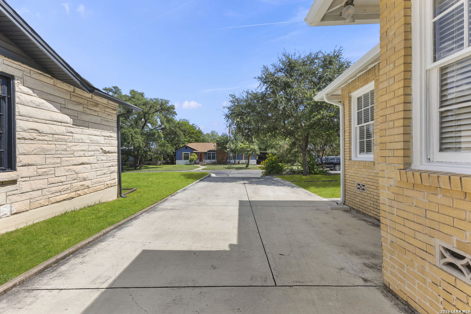 2423 W Summit Avenue San Antonio TX 78228