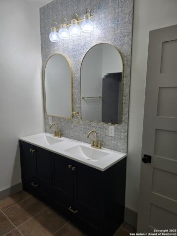 501 W Agarita San Antonio TX 78212