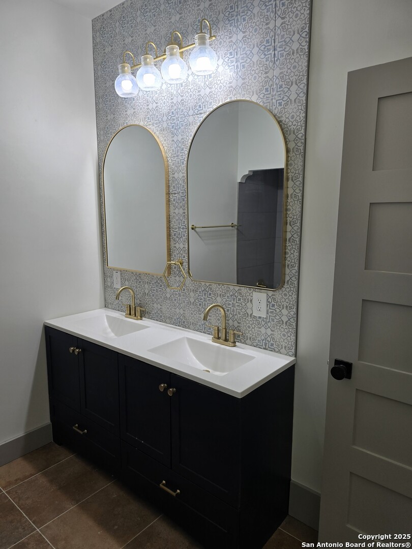501 W Agarita San Antonio TX 78212