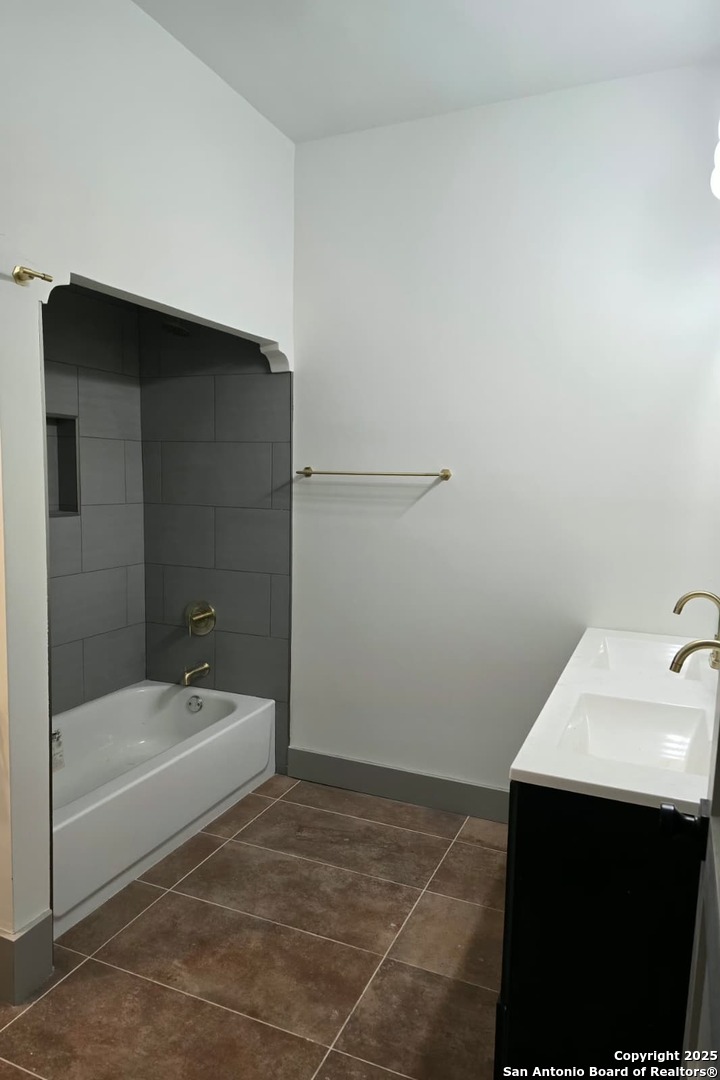 501 W Agarita San Antonio TX 78212