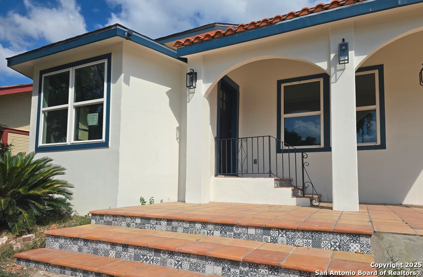 501 W Agarita San Antonio TX 78212