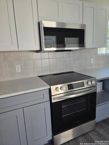 501 W Agarita San Antonio TX 78212