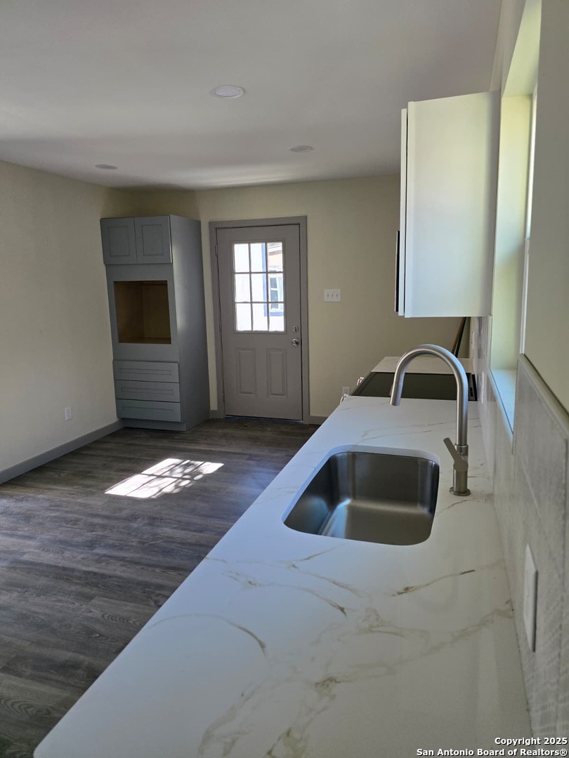 501 W Agarita San Antonio TX 78212