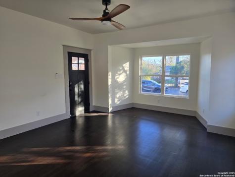 501 W Agarita San Antonio TX 78212