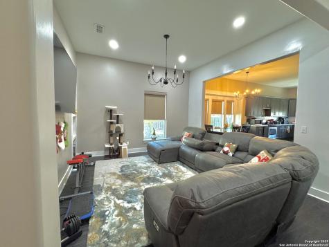 1106 N High Uvalde TX 78801