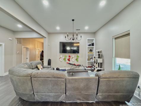 1106 N High Uvalde TX 78801