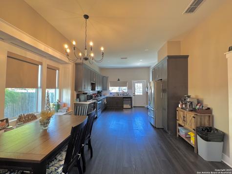 1106 N High Uvalde TX 78801