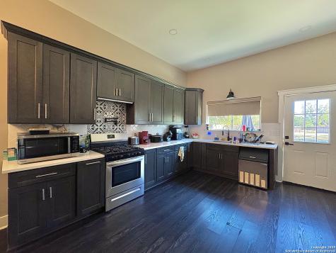 1106 N High Uvalde TX 78801