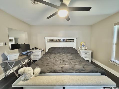 1106 N High Uvalde TX 78801