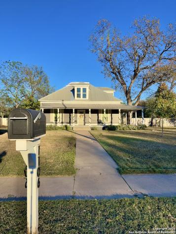 1106 N High Uvalde TX 78801