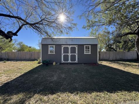 1106 N High Uvalde TX 78801