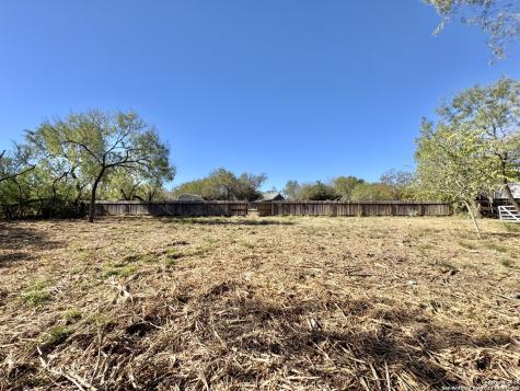 1106 N High Uvalde TX 78801