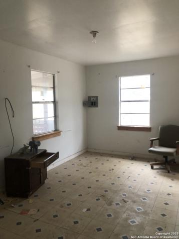 156 County Road 781 Natalia TX 78059