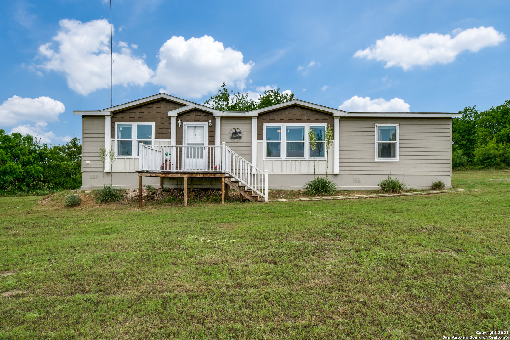 4223 County Road 221 Floresville TX 78114