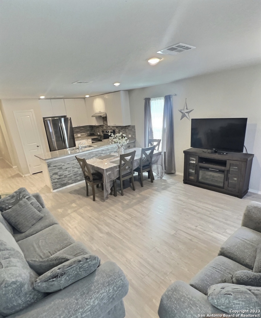 7507 Vista Grove San Antonio TX 78242